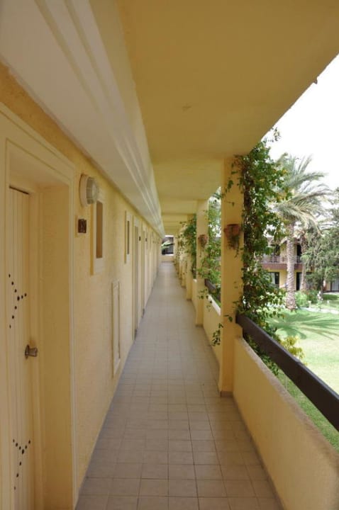 Weg zum Bungalow zweite Ebene Hotel Paradis Palace