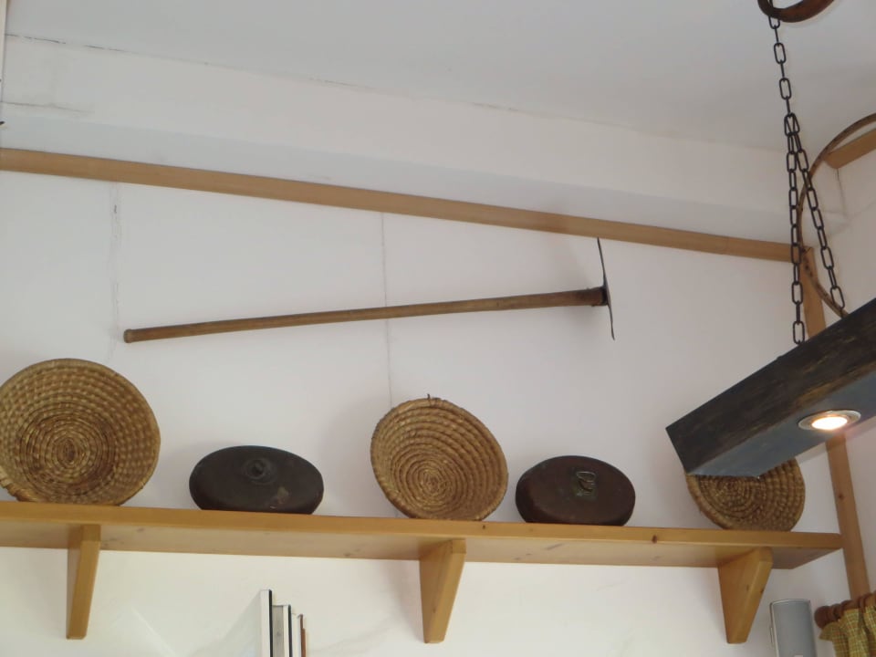 Brotkörbe im Frühstücksraum Alpenstern Pension & Suites