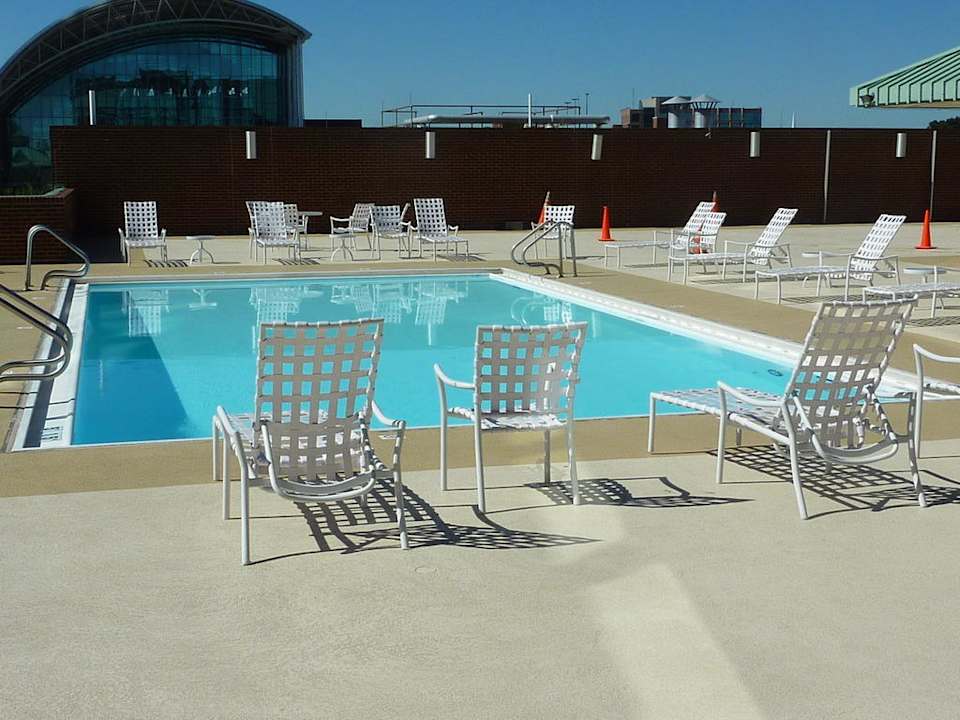 Schwimmingpool Hotel Crowne Plaza Hampton Marina