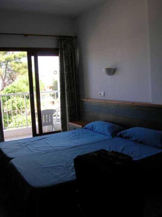 Blick vom Flur ins Zimmer Hotel Ses Savines