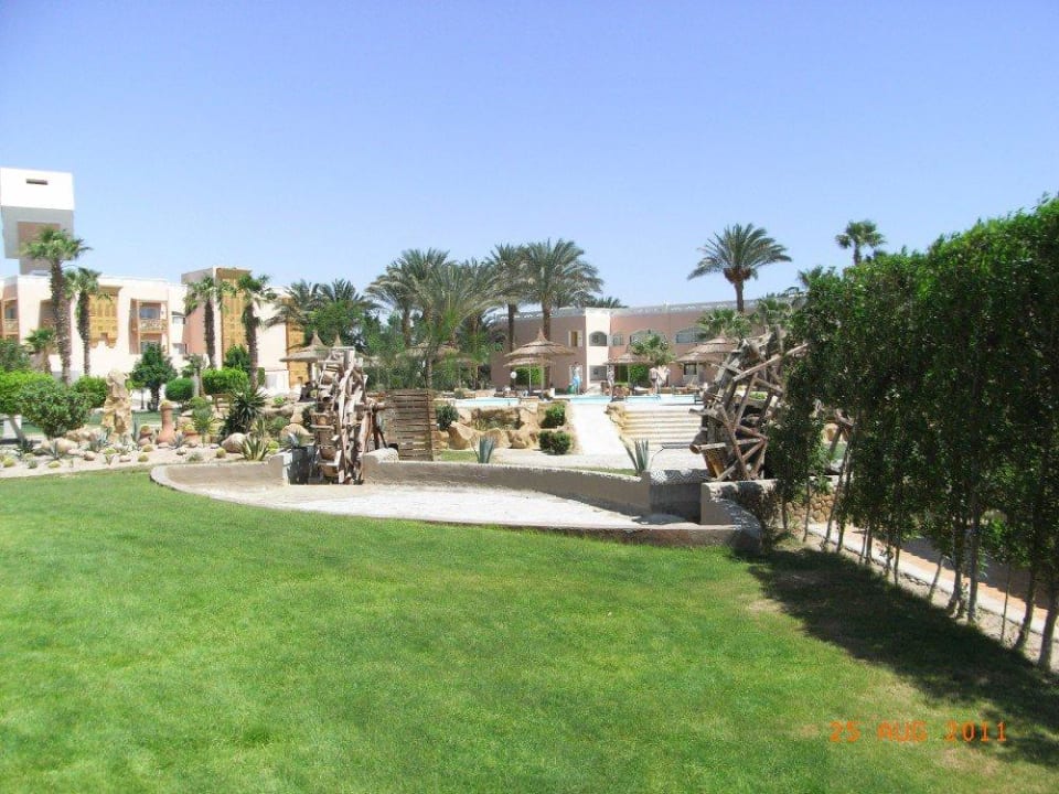 Ruhepool  hinter dem Haupthaus an der Moccha-Bar Beach Albatros Resort