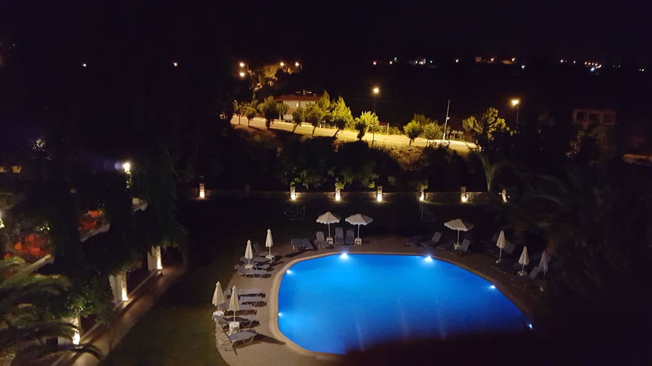 Pool bei Nacht Ekaterini Hotel