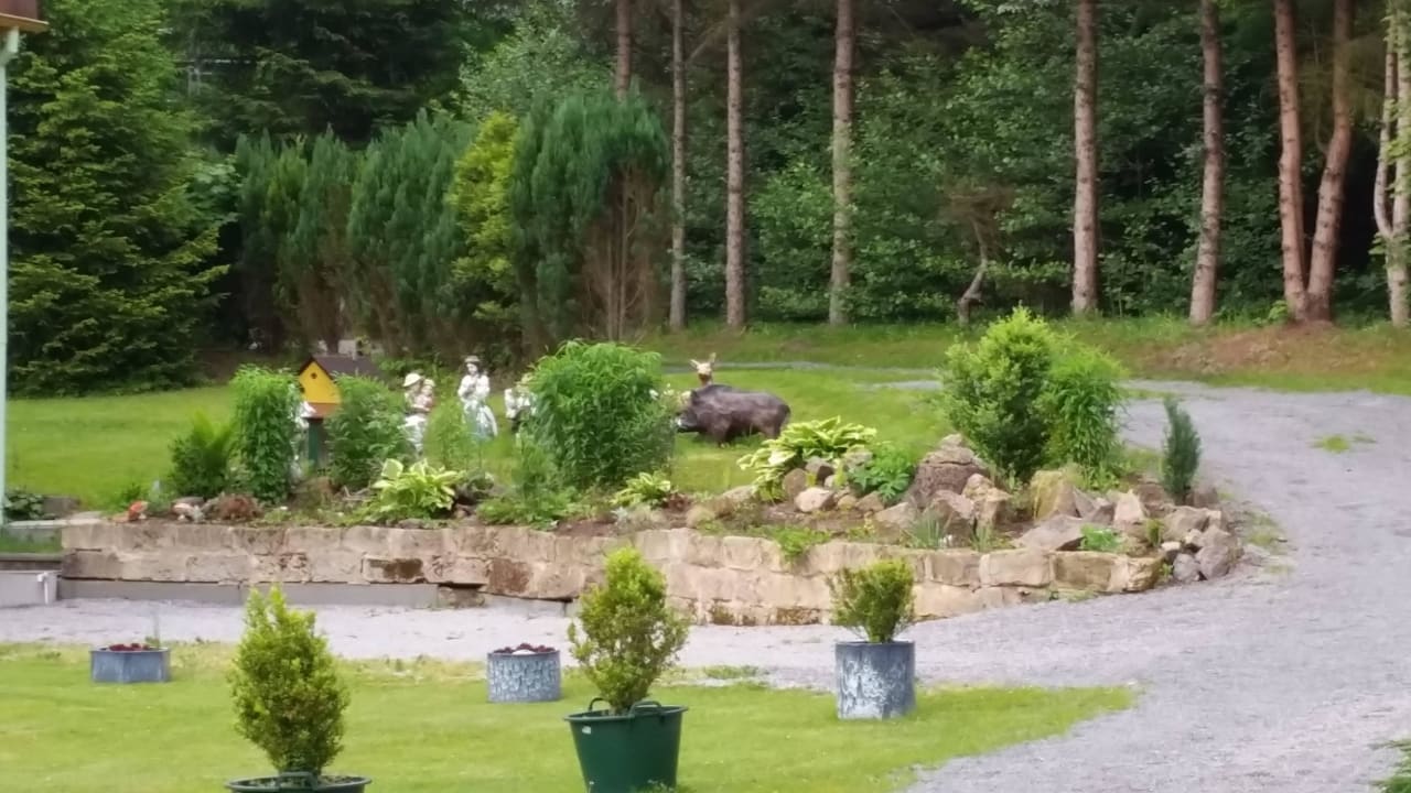 Liebevoll gestaltete Außenanlage Pension Mittelndorfer Mühle