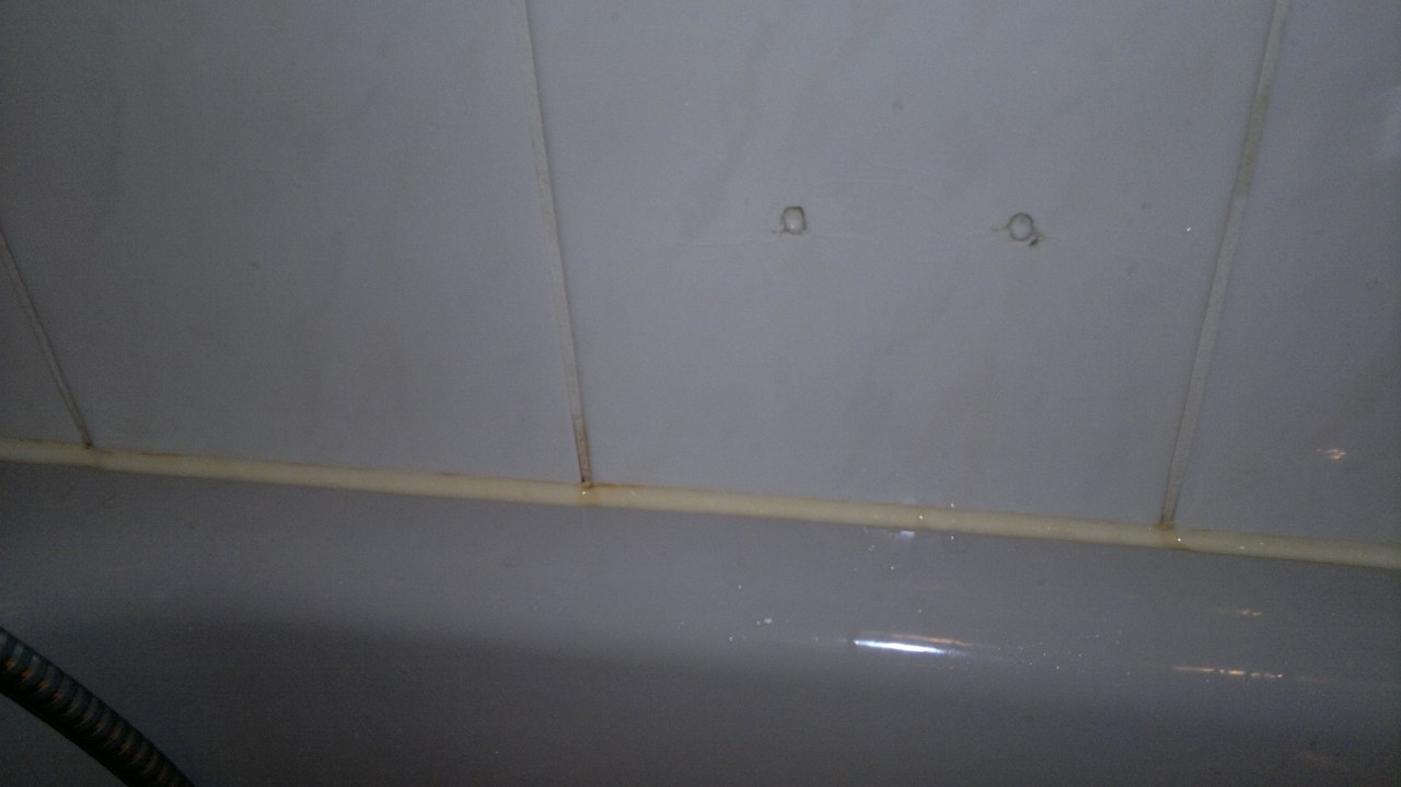 Schimmel in der Wanne Leonardo Hotel Düsseldorf Airport - Ratingen