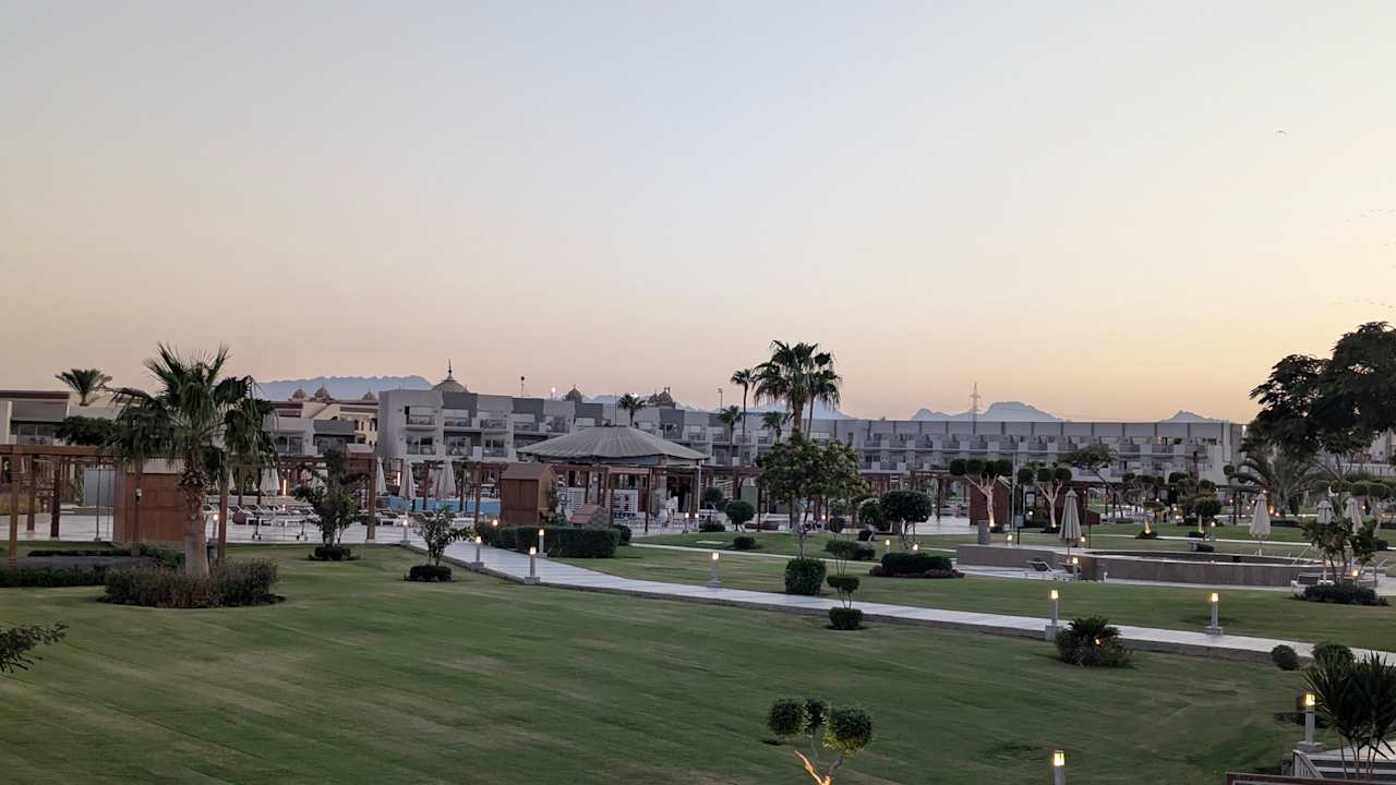 Gartenanlage SUNRISE Crystal Bay Resort