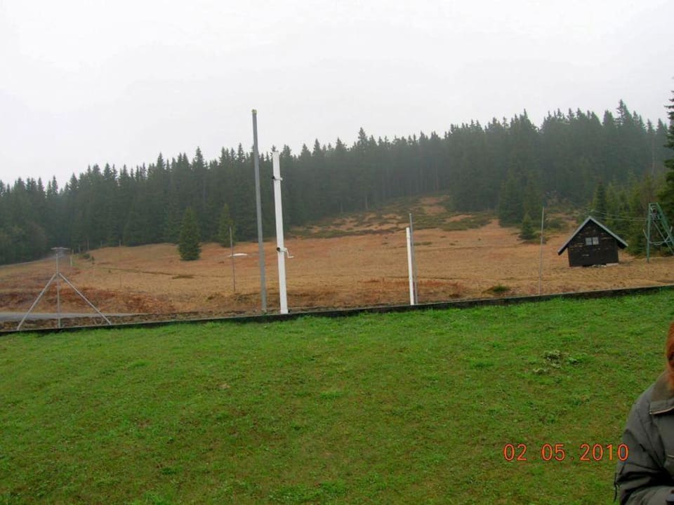 Teren obok hotelu Pension Richterovy Boudy