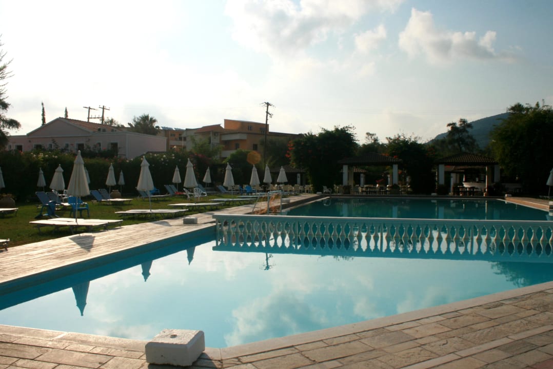 Einer von 2 Pools Sentido Apollo Palace