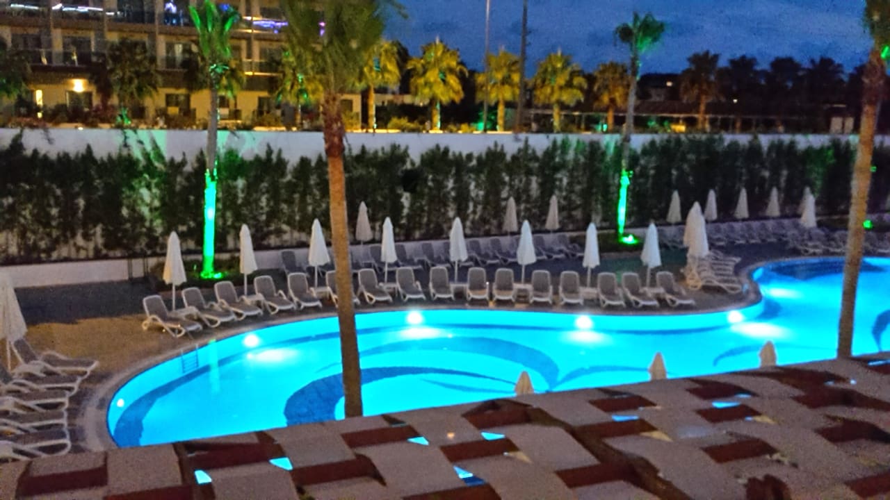 Pool Mary Hotel Side