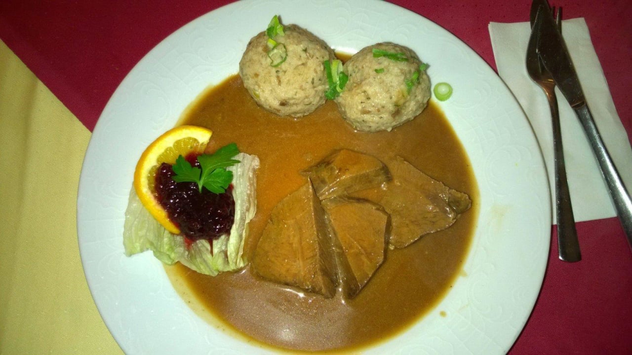 Semmelknödel mit lecker Soße und einer Zimtnote Landgasthof Am Sonnenhang