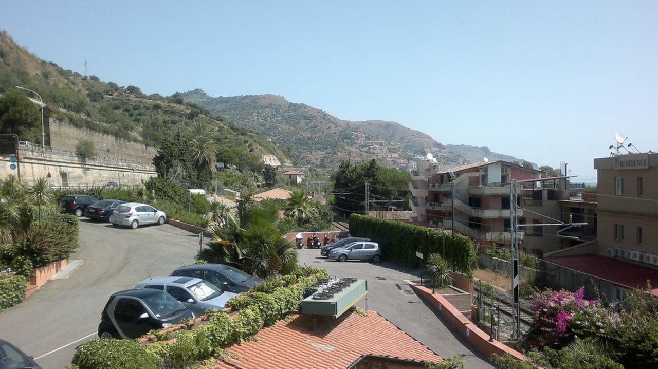 Blick vom Balkon auf Garten  Hotel Caparena