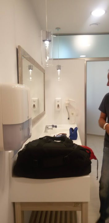 Duschbereich nach dem Check out am Abreisetag Elea Beach Hotel