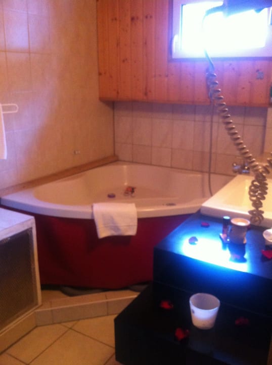 Kleines Badezimmer ohne Dusche Hotel Adler
