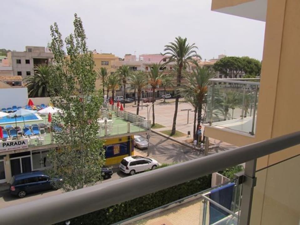 Ausblick auf den Pinienplatz Hotel Bella Mar