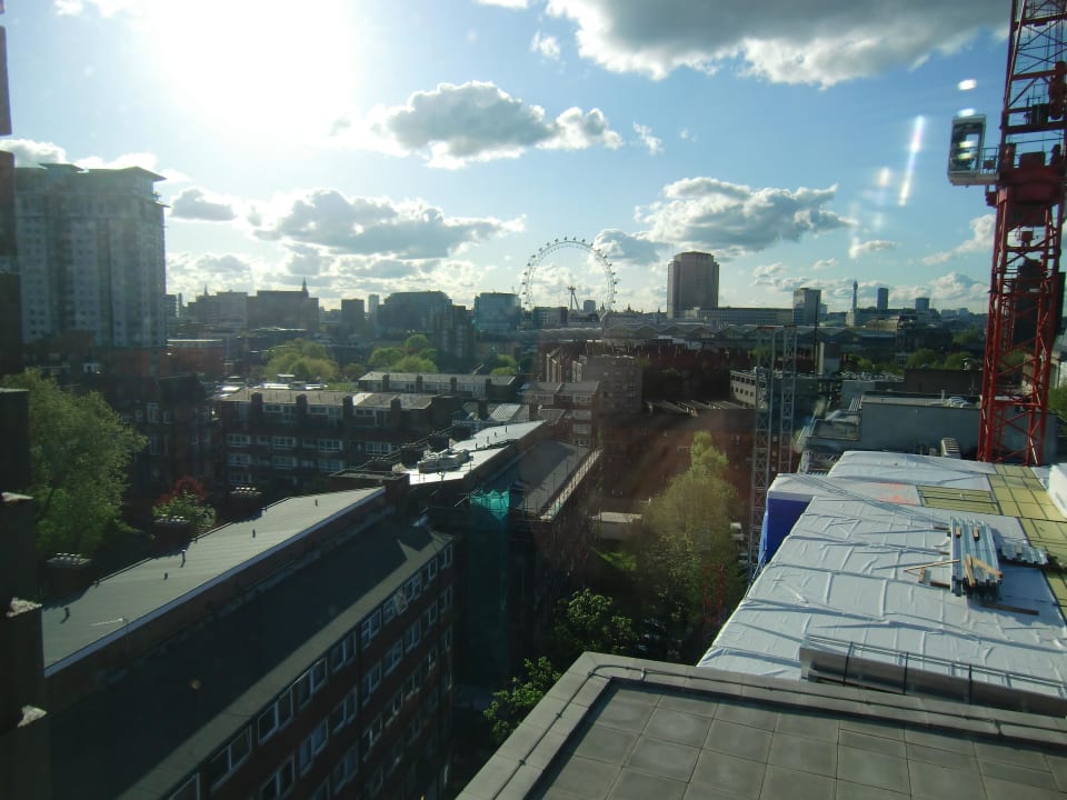 Ausblick Richung London Eye aus Zimmer 909 Hotel H10 London Waterloo