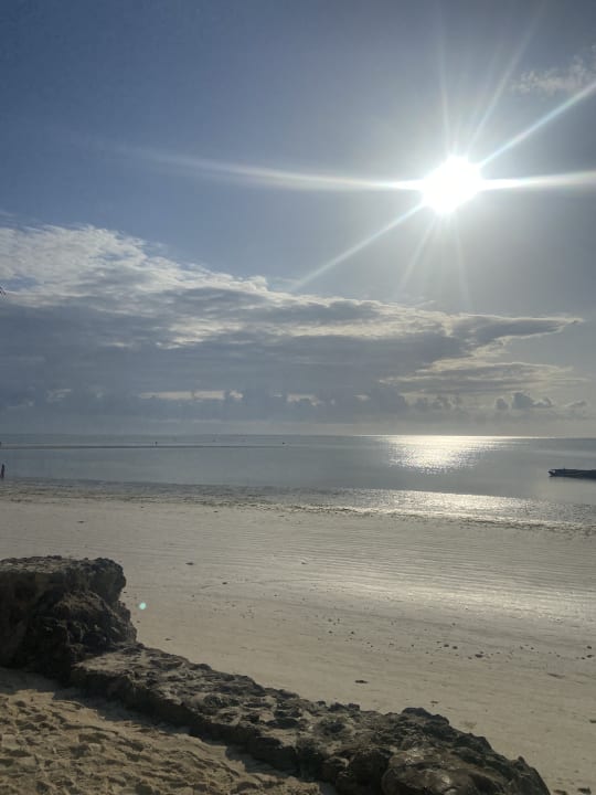 Strand Neptune Pwani Beach Resort & Spa