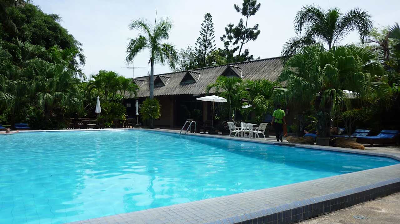 Großer Pool Hotel The Cottage