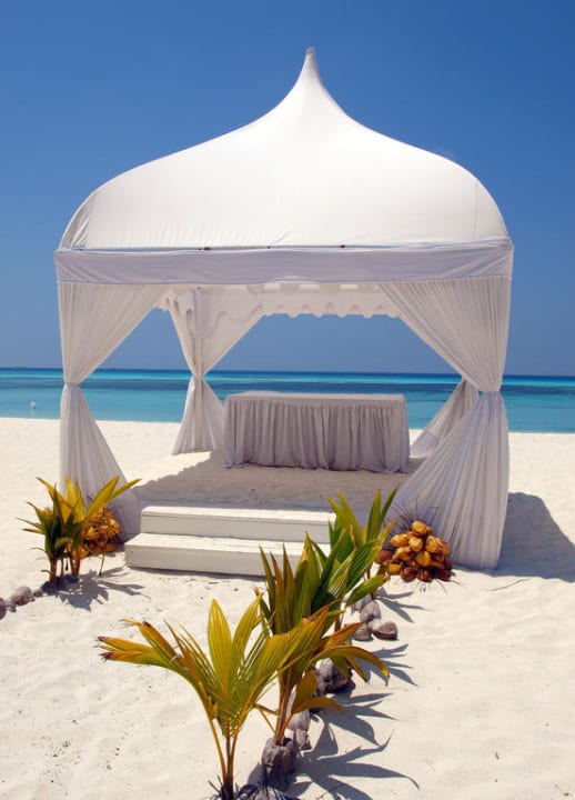 Hochzeitspavillion am Strand Kuredu Island Resort & Spa