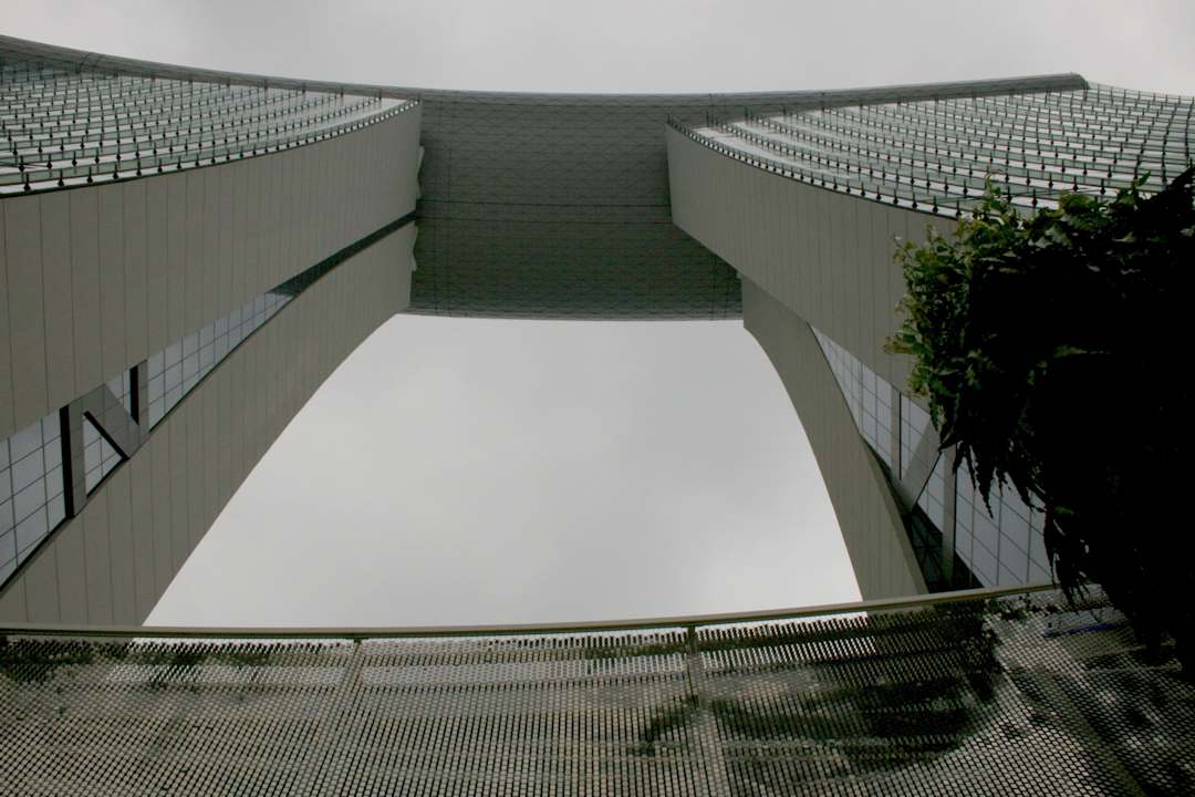 Hotel aus der Frosch-Perspektive Marina Bay Sands