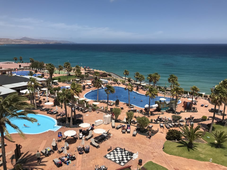 Ausblick vom Balkon aus auf die Poolanlage H10 Tindaya