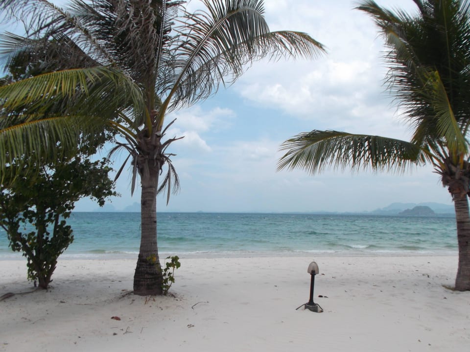 Strand vor den Bungalows Koh Mook Sivalai Beach Resort