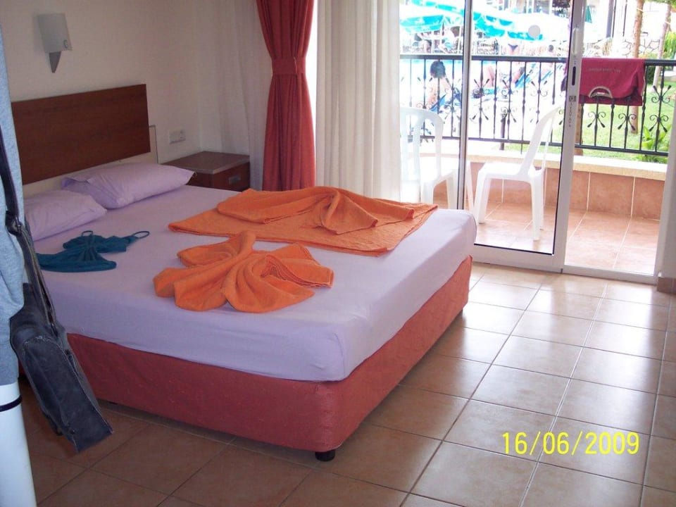 Zimmer Sayanora Hotel