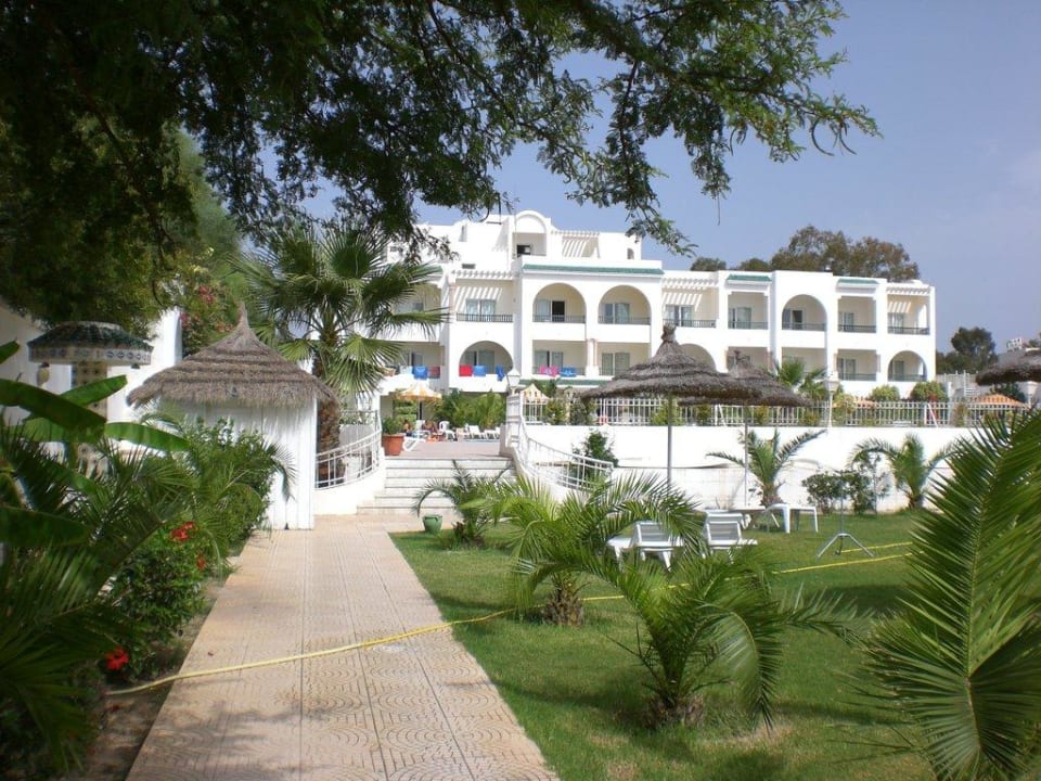 Strandweg zum Hotel Hotel Royal Nozha