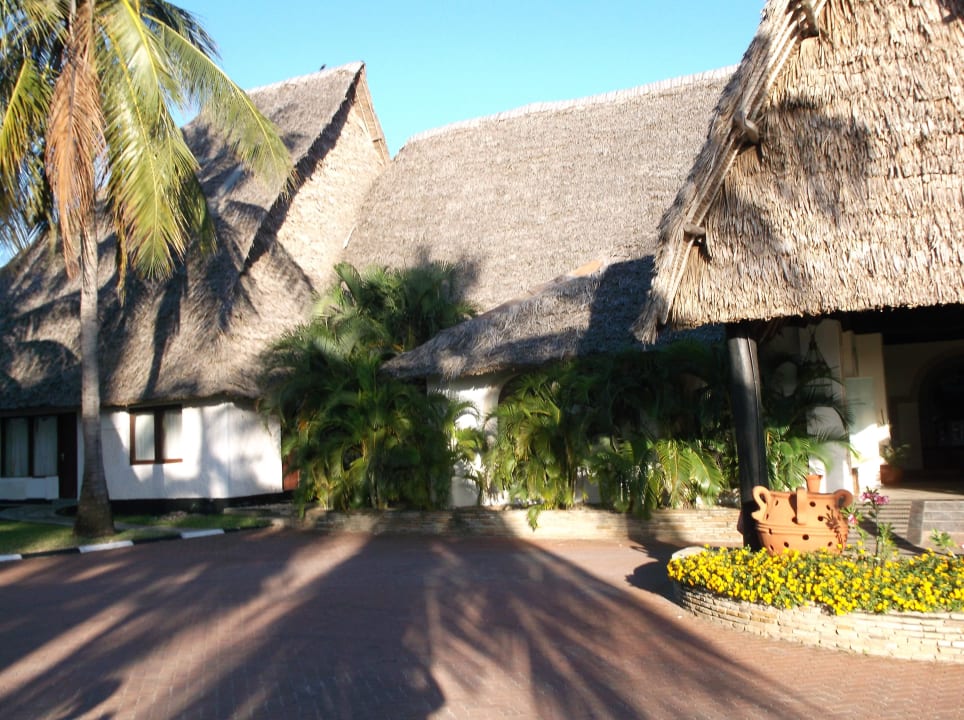 Hoteleingang Neptune Village Beach Resort & Spa