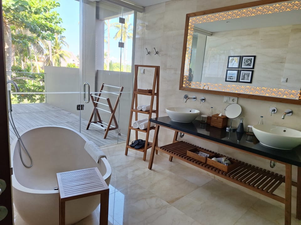 Zimmer Candi Beach Resort and Spa