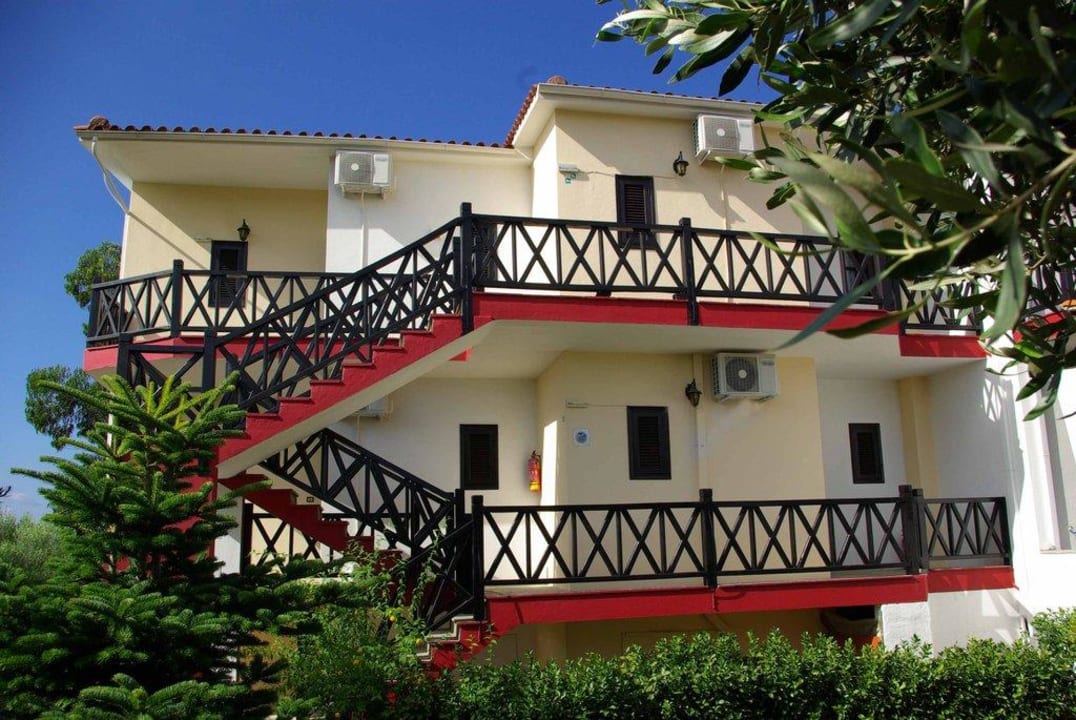 Treppenaufgang obere Wohnungen Haus des Künstlers