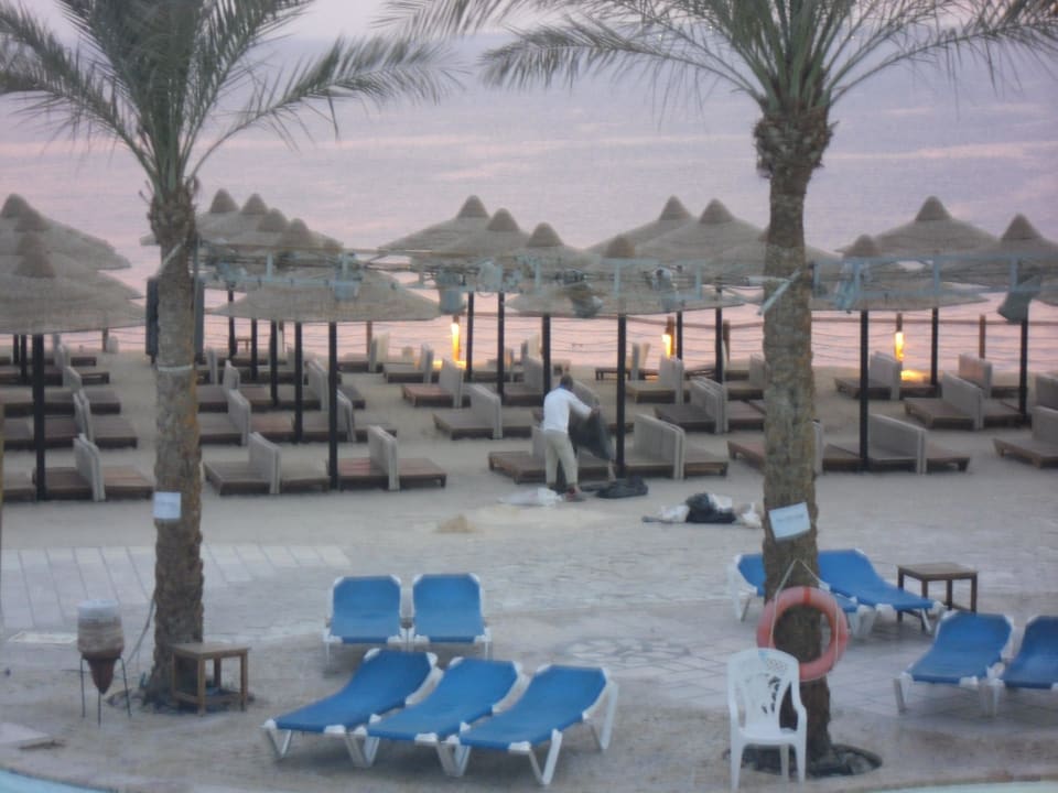 Abends wird der Sand aufgefüllt Sharm Plaza