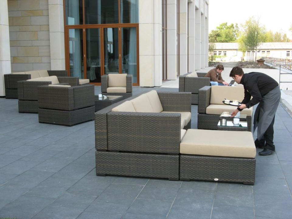 Auf der Hotelterrasse ATLANTIC Hotel Wilhelmshaven