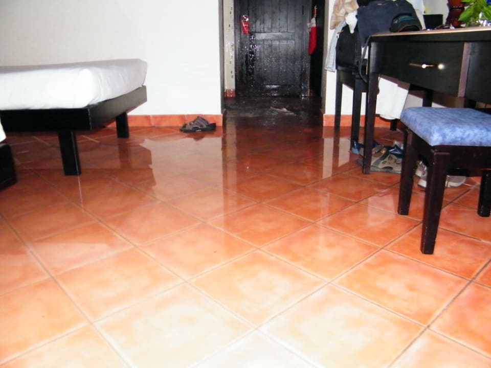 Die Wände saugen viel Three Corners Sea Beach Resort