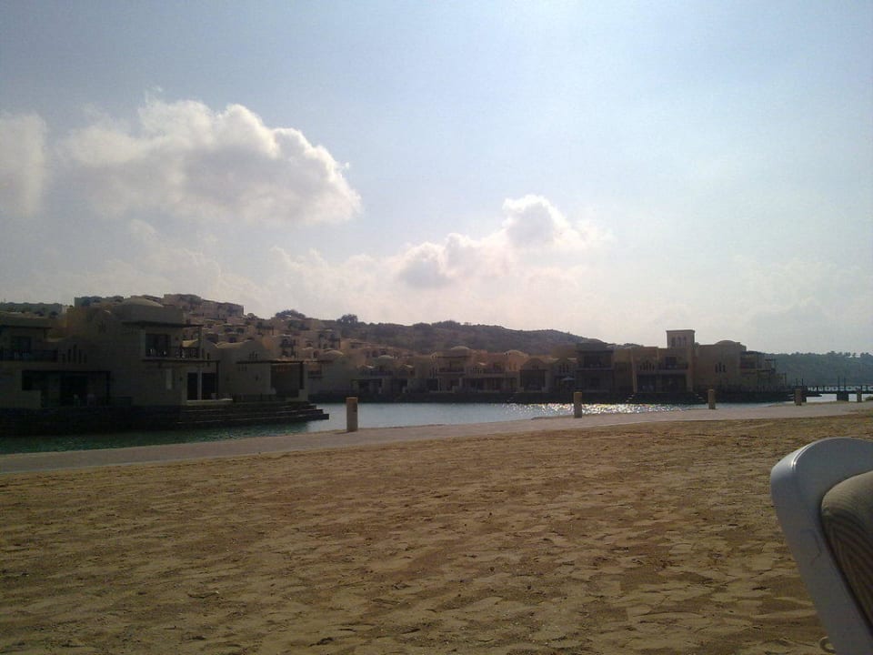 Villenansicht von der Strandseite The Cove Rotana Resort