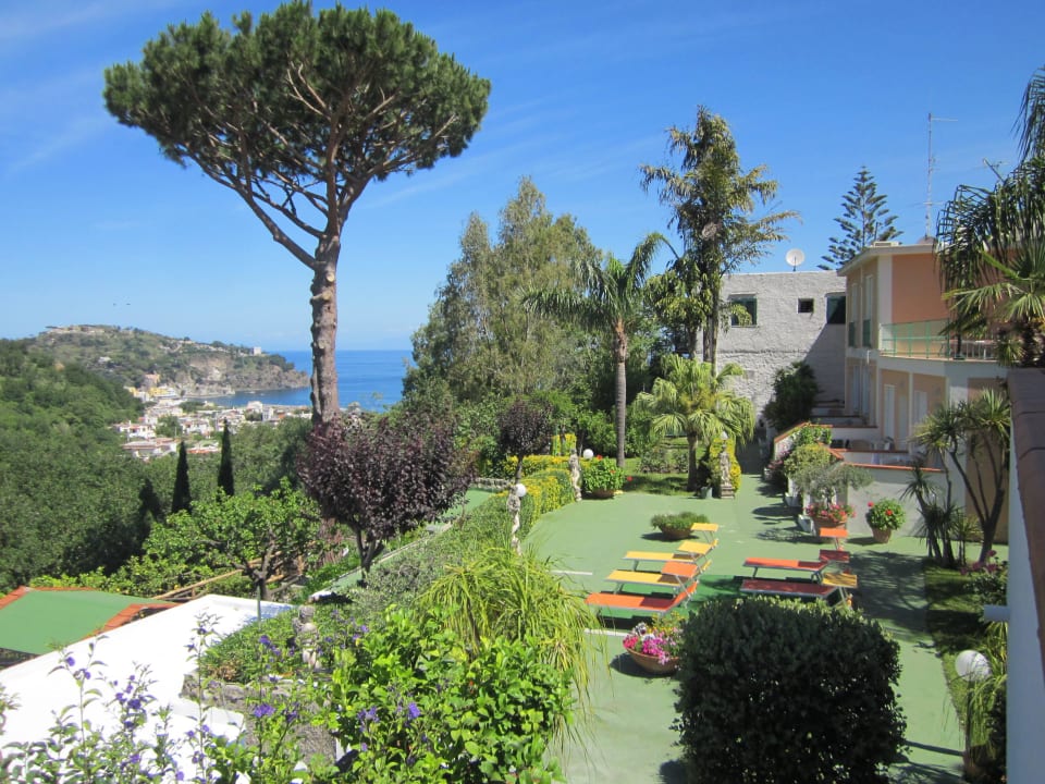 Dafür aber dieser Ausblick ...  Hotel La Pergola & Villa Flavio Ischia