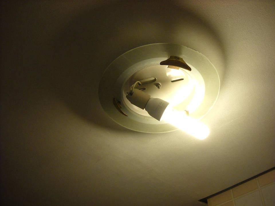 Fehlende Glasabdeckungen der Zimmerlampen Mercure Hotel Sao Paulo Funchal