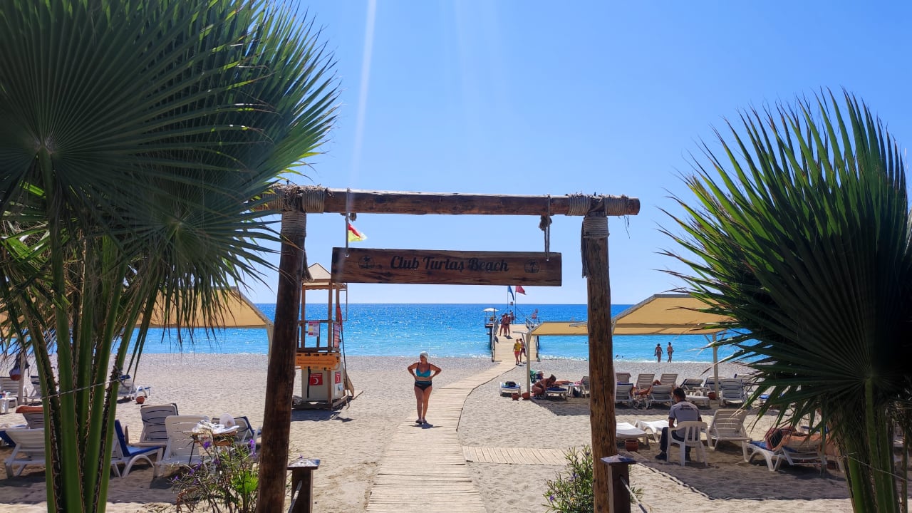 Strand Club Turtas Beach Hotel