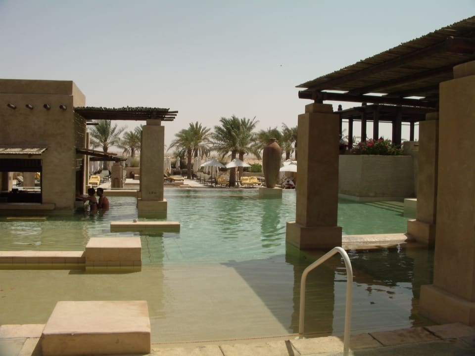 Pool mit Bar  Hotel Bab Al Shams Desert Resort & Spa