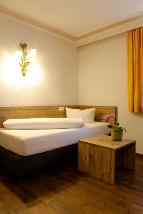 2. Schlafzimmer - Dreibettzimmer Deluxe Hotel Gasthof Zum Schwanen