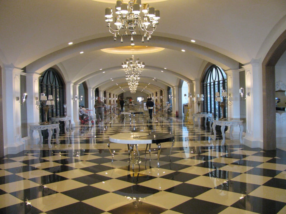 Die "Hauptstraße" im Restaurantbereich Hotel Delphin Imperial