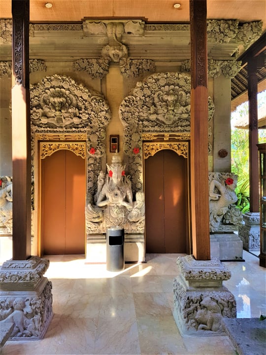 Lobby Hotel The Royal Pita Maha