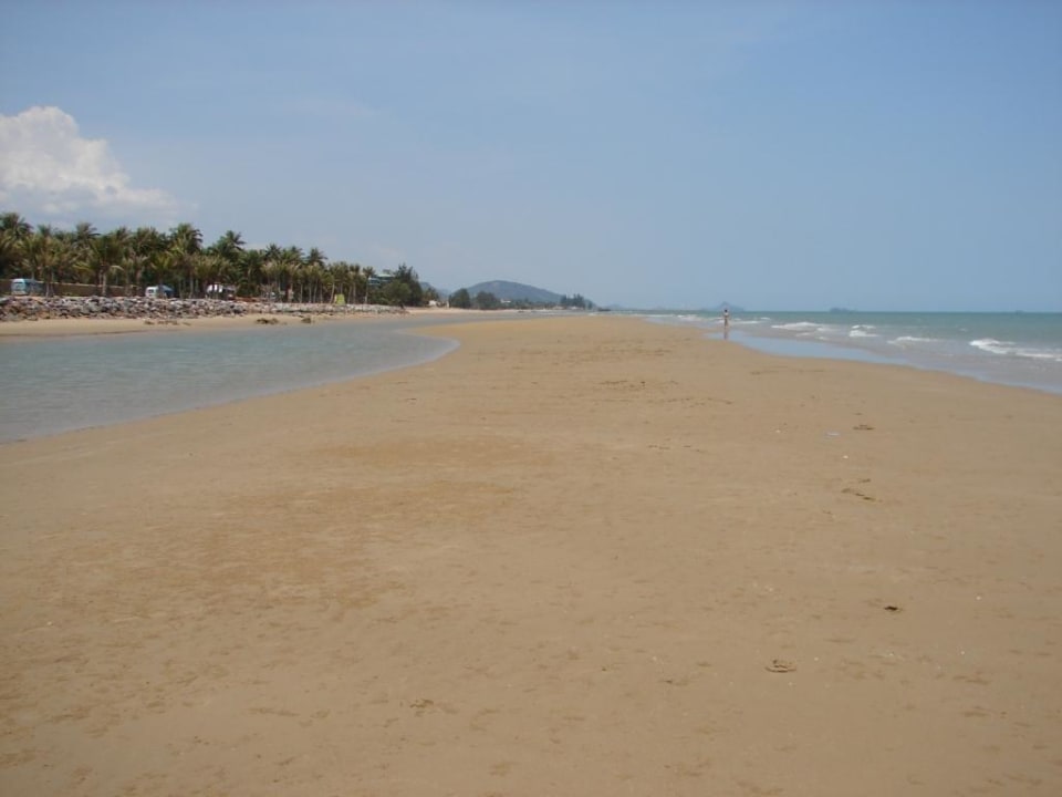 Strand bei Ebbe Wyndham Hua Hin Pranburi Resort & Villas