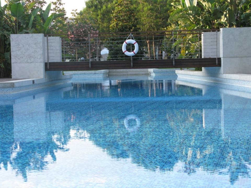 Вид на бассейн от номера Gloria Serenity Resort