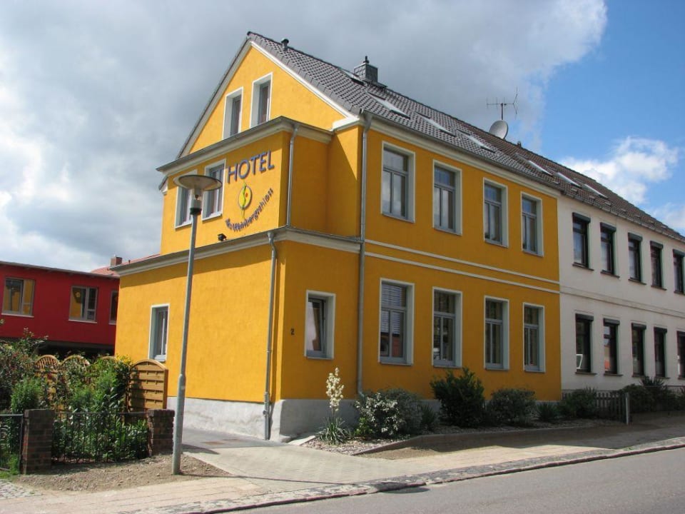 Hotel Straßenansicht Hotel am Weinbergschloss