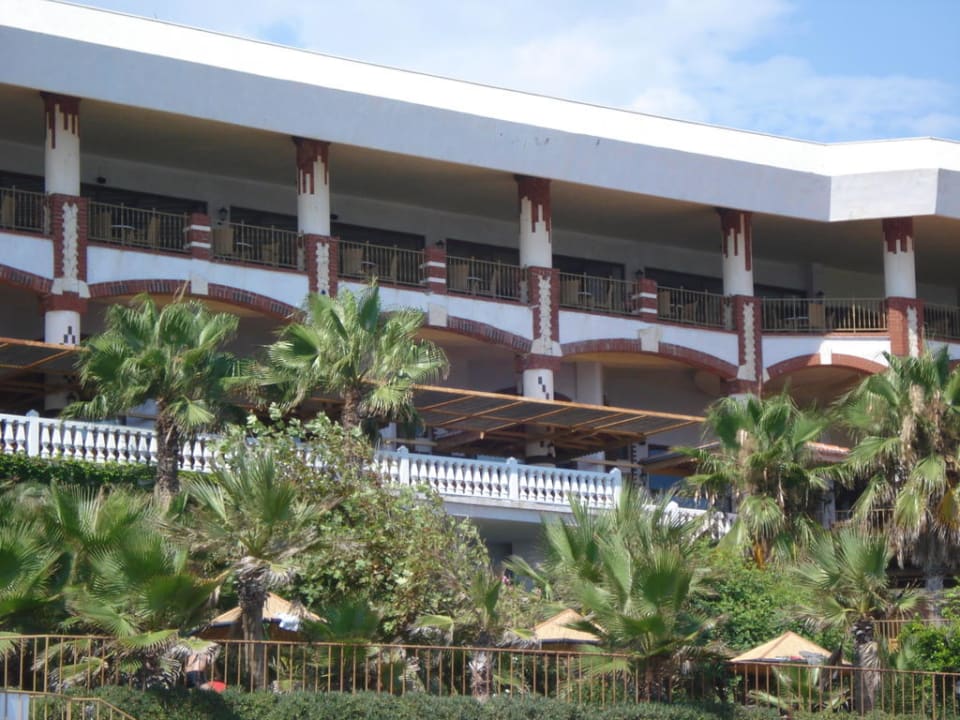 Unterhalb ist das Restaurant, darüber die Bar Hotel Defne Dream