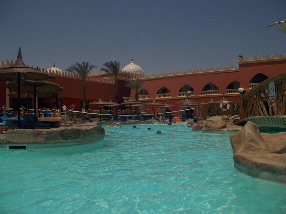 Basen głowny Pickalbatros Alf Leila Wa Leila Resort - Neverland Hurghada
