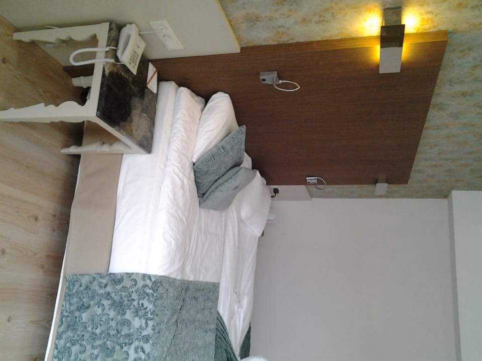 Bett Port Side Resort Hotel