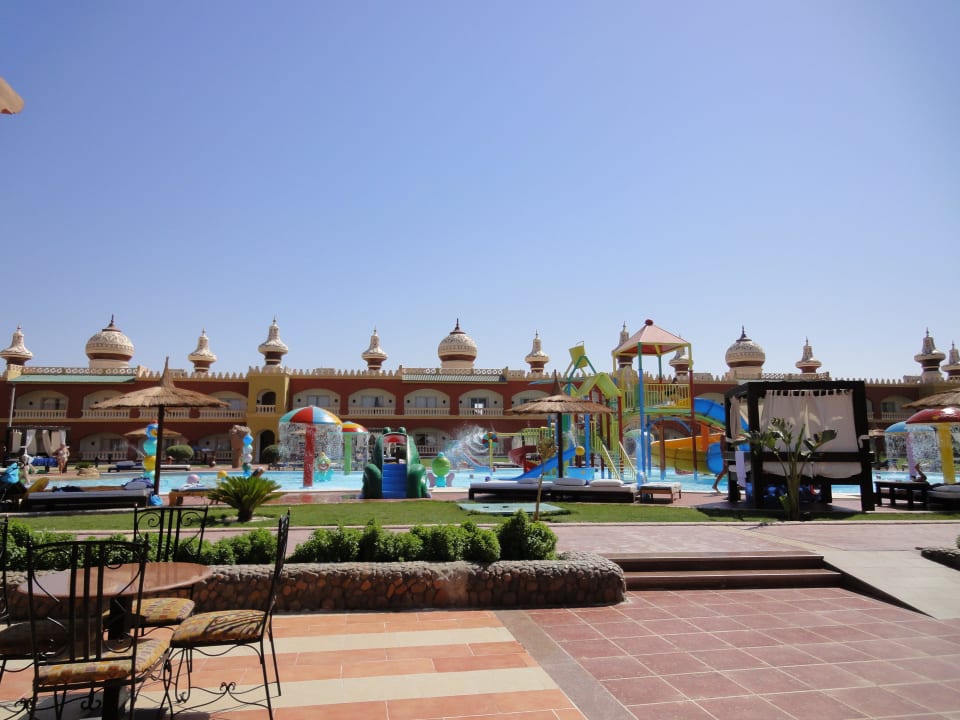Im Hintergrund Kinderpool Pickalbatros Alf Leila Wa Leila Resort - Neverland Hurghada