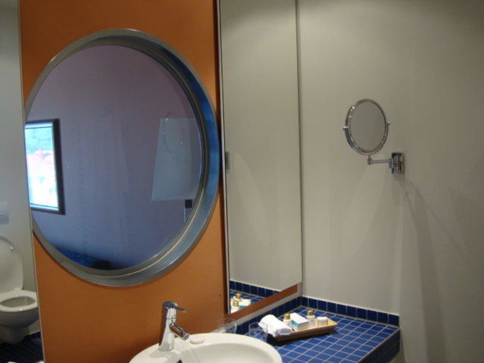 Bad mit Bullauge Precise Resort Hafendorf Rheinsberg