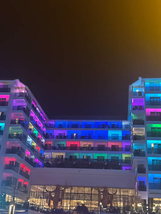 Außenansicht Azura Deluxe Resort & Spa Hotel