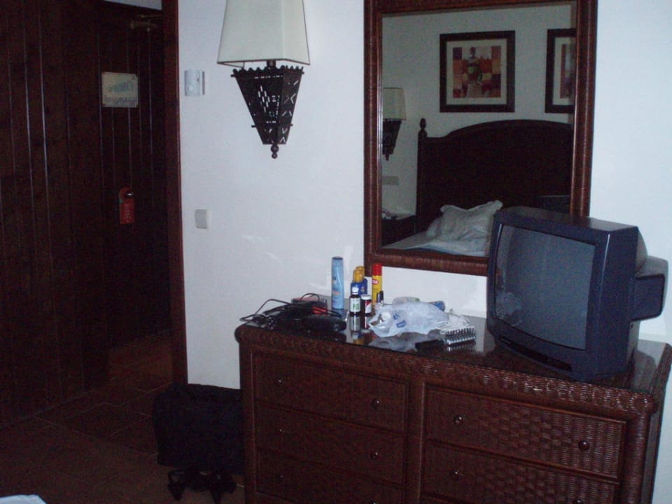 Sehr dunkel gehalten Hotel Riu Karamboa